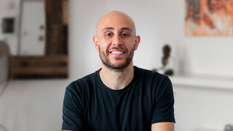 Luca Mastella, Founder & Head of Growth di Learnn, è il professionista del corso online Lancio del prodotto su Learnn