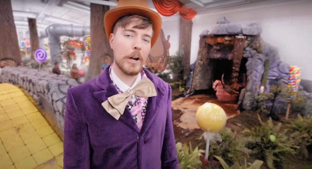 Per un suo video, MrBeast ha costruito un set che riproduce la fabbrica di cioccolato di Willy Wonka.