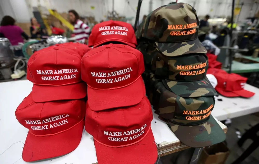 Cappellino elezioni Trump che riportano la scritta "Make America great again"